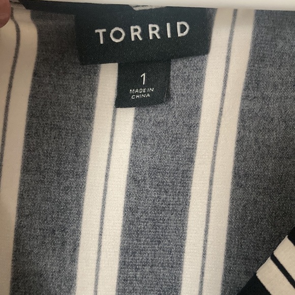 Torrid Vertical Stripe Split V-Neck Knit Top - Picture 5 of 6